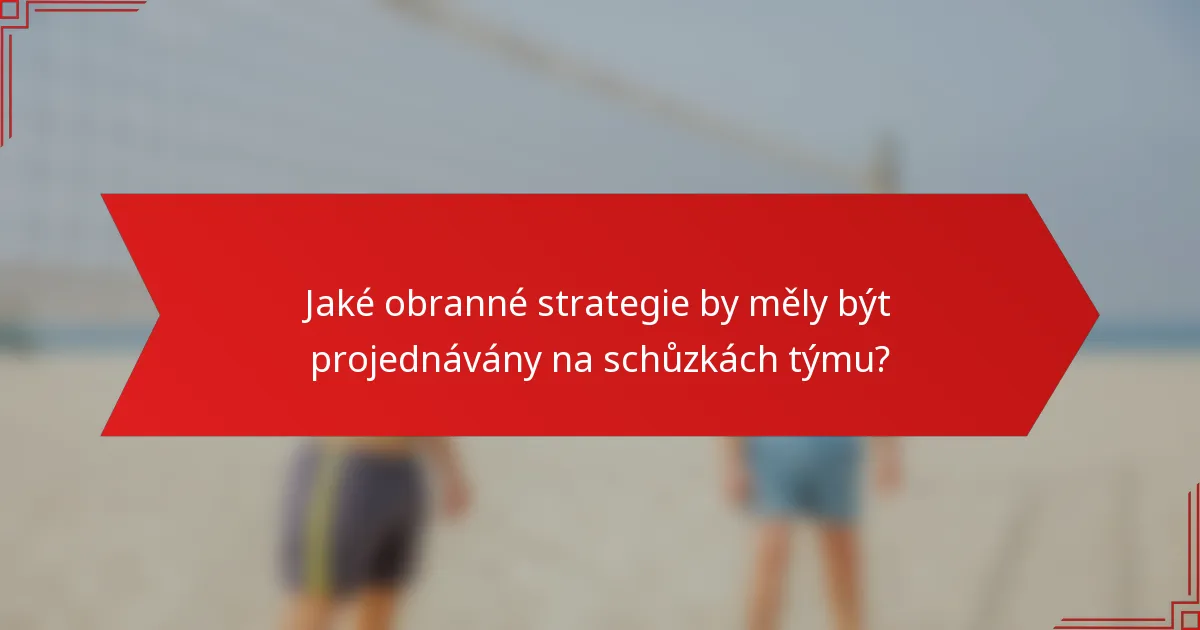 Jaké obranné strategie by měly být projednávány na schůzkách týmu?